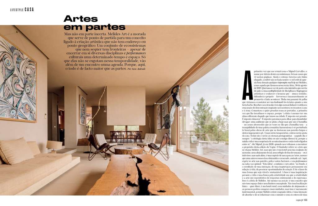 Vogue Portugal article spread titled Artes em partes, with a living room and tree-trunk table